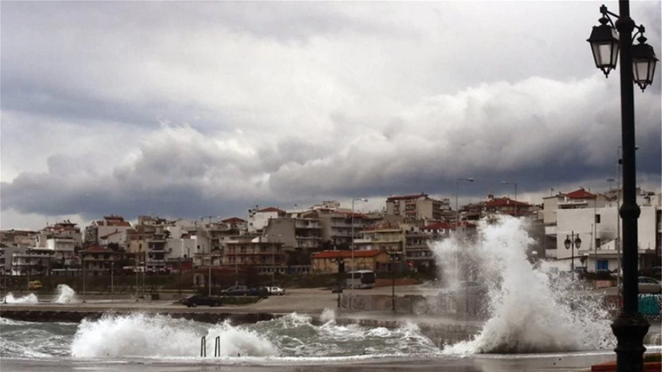Νέα προβλήματα από την κακοκαιρία «Χιόνη»: Απαγορευτικό απόπλου και σήμερα